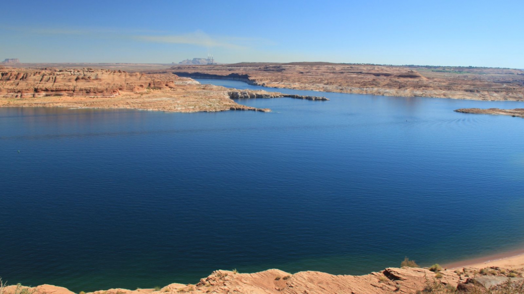 Lake Powell - au fond, le no 1 de la pollution locale : Navajo Power Plant