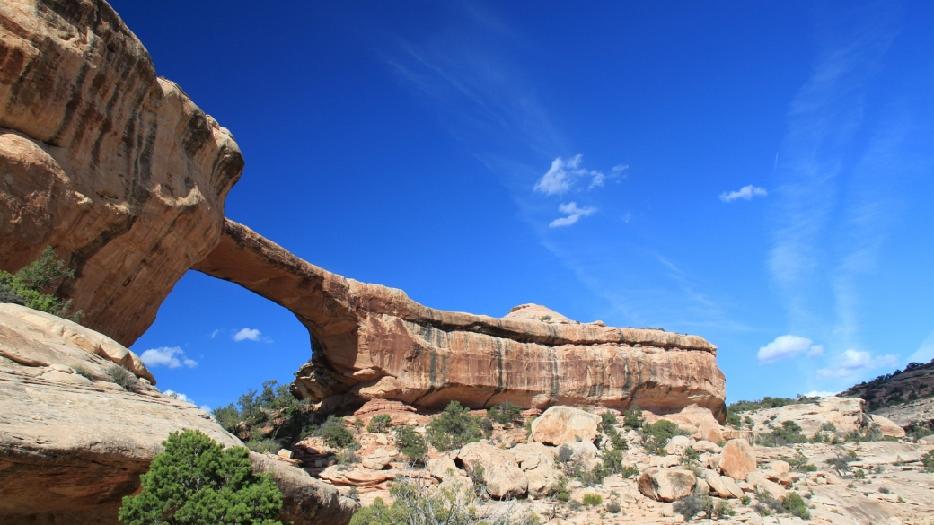 Un mot pour décrire le Owachomo Bridge : majestueux. À Natural Bridges National Monument.