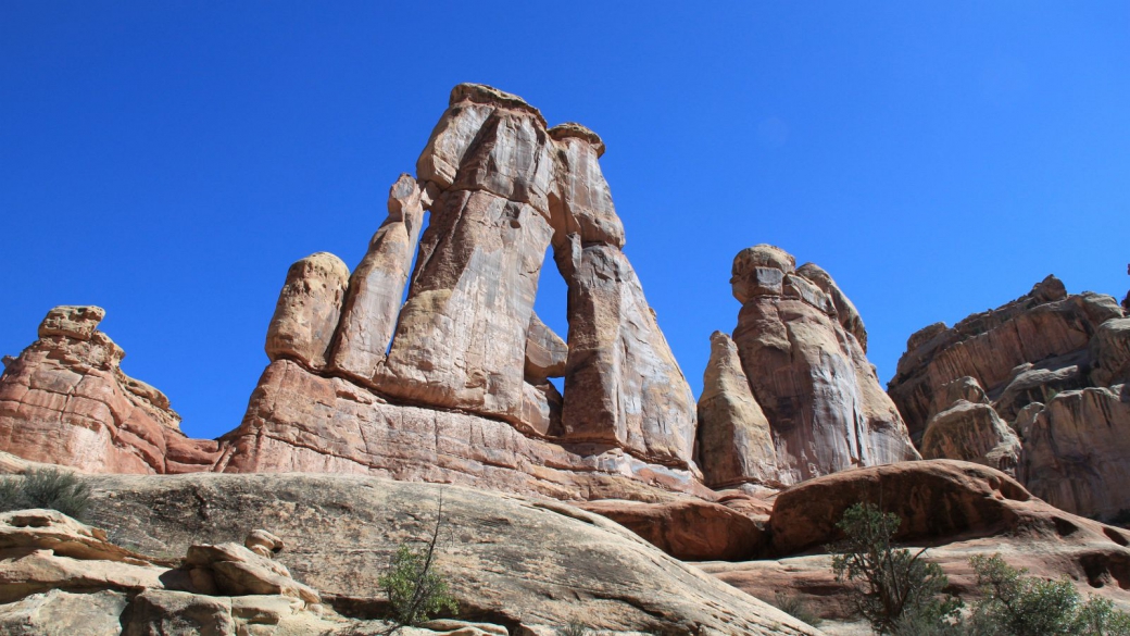 Belle vue sur Druid Arch à The Needles, Canyonlands National Park, dans l'Utah.