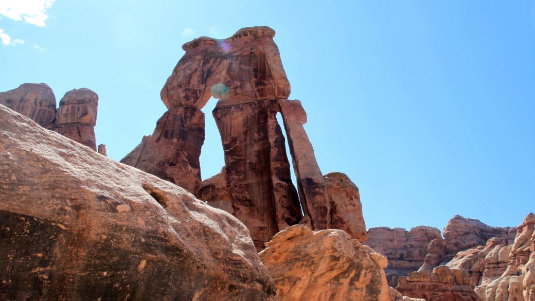 Autre profil de Druid Arch à The Needles, Canyonlands National Park, dans l'Utah.