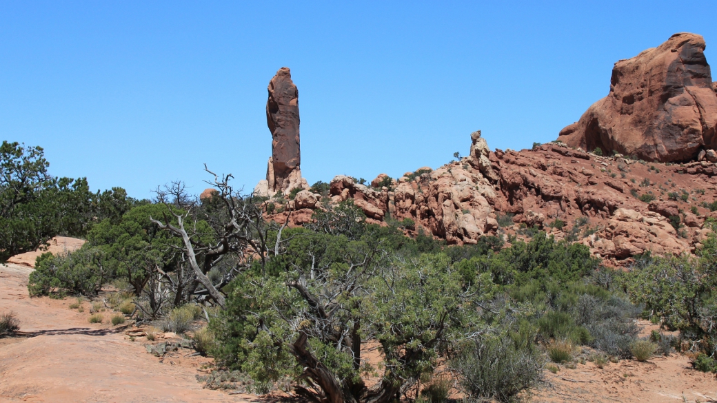 Dark Angel, un phallus rocheux à Devil's Garden. Arches National Park, Utah.