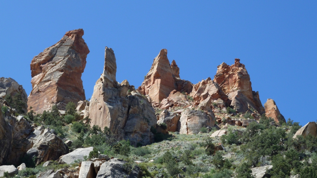 Vue sur les imposants rochers de Eagle Crags. Près de Rockville, Utah.