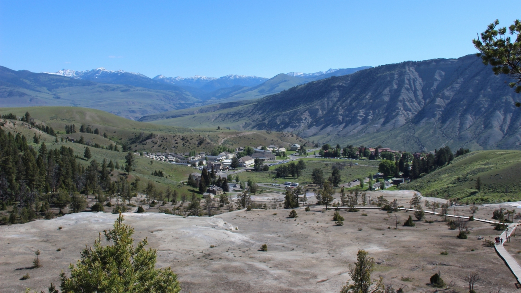 Vue panoramique sur Mammoth Hot Springs, à Yellowstone National Park.