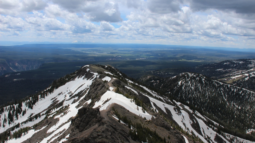 Vue côté sud depuis le sommet du Mount Washburn, à Yellowstone National Park.