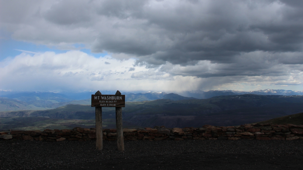 Panneau au sommet du Mount Washburn (3122 m), à Yellowstone National Park.