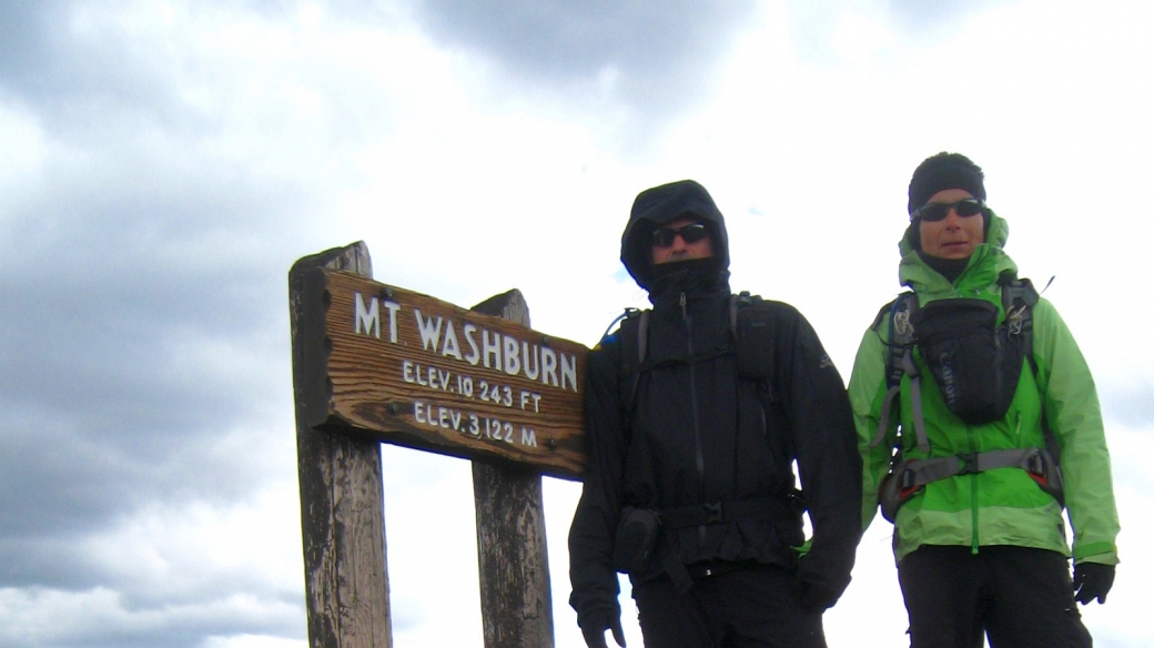 Stefano et Marie-Catherine congelés au sommet du Mount Washburn, à Yellowstone National Park.