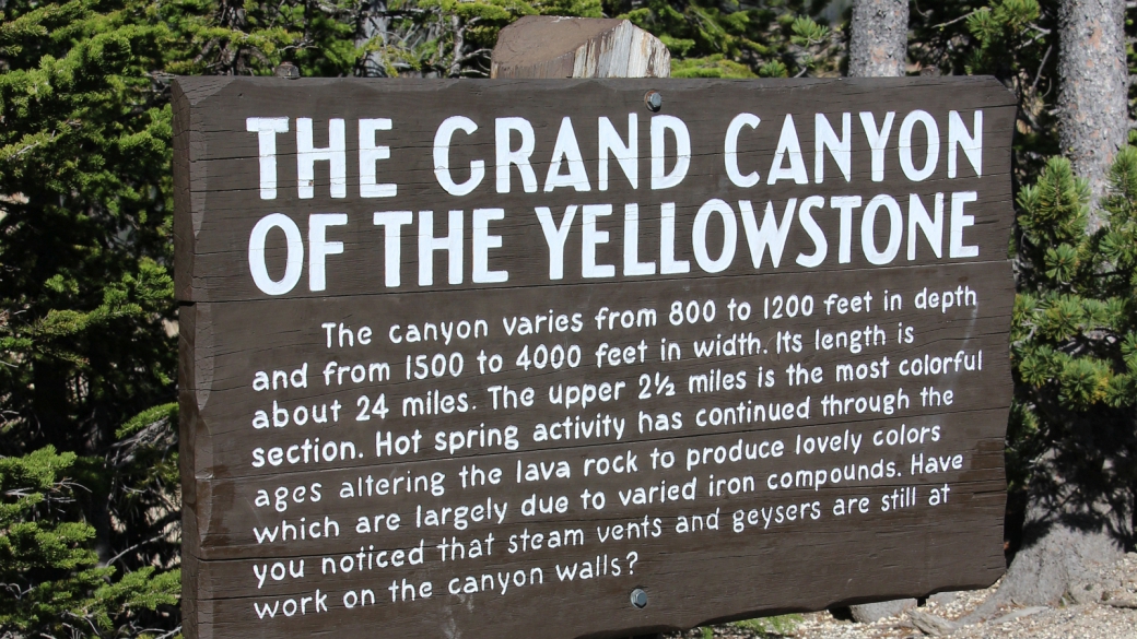 Panneau du Grand Canyon of the Yellowstone, un large canyon creusé par le Yellowstone River. À Yellowstone National Park.