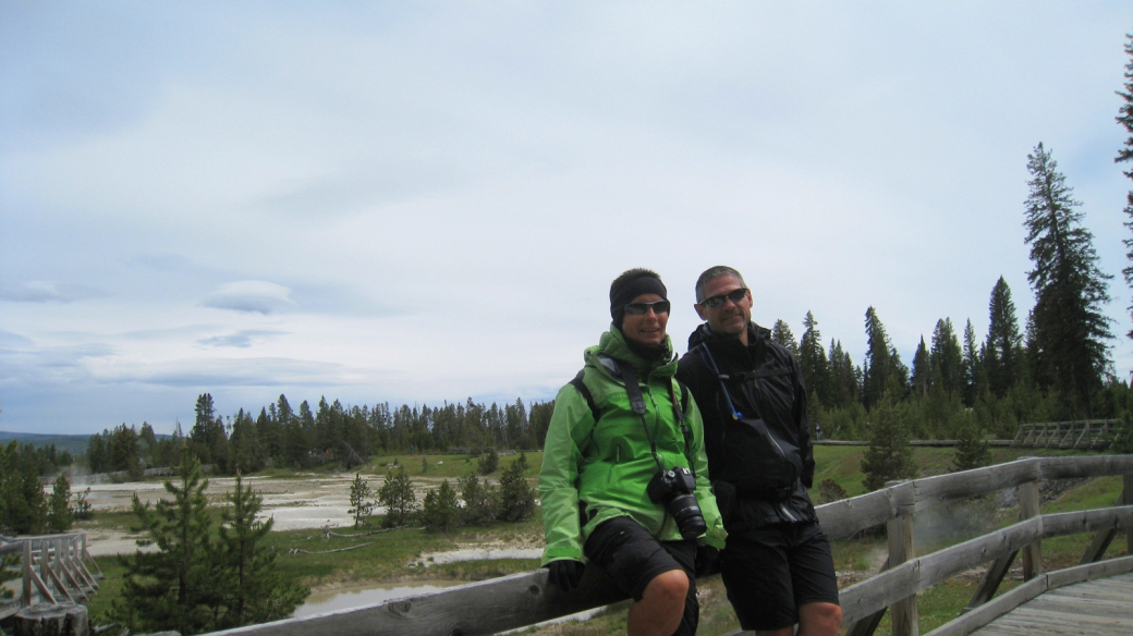 Stefano et Marie-Catherine à West Thumb Geiyser Basin, à Yellowstone National Park.