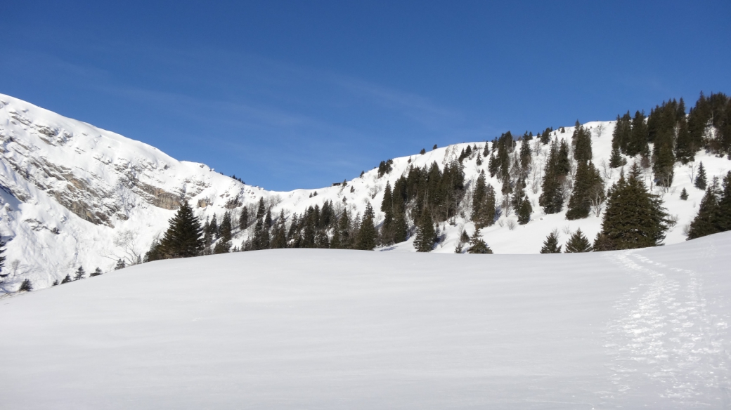 Le Col de Porte au loin