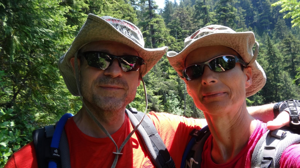 Stefano et Marie-Catherine à Denman Falls, au Mount Rainier National Park.