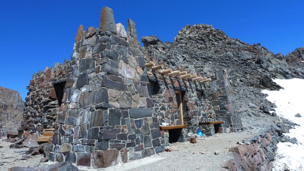 Vue sur le refuge de Camp Muir, au Mount Rainier National Park.