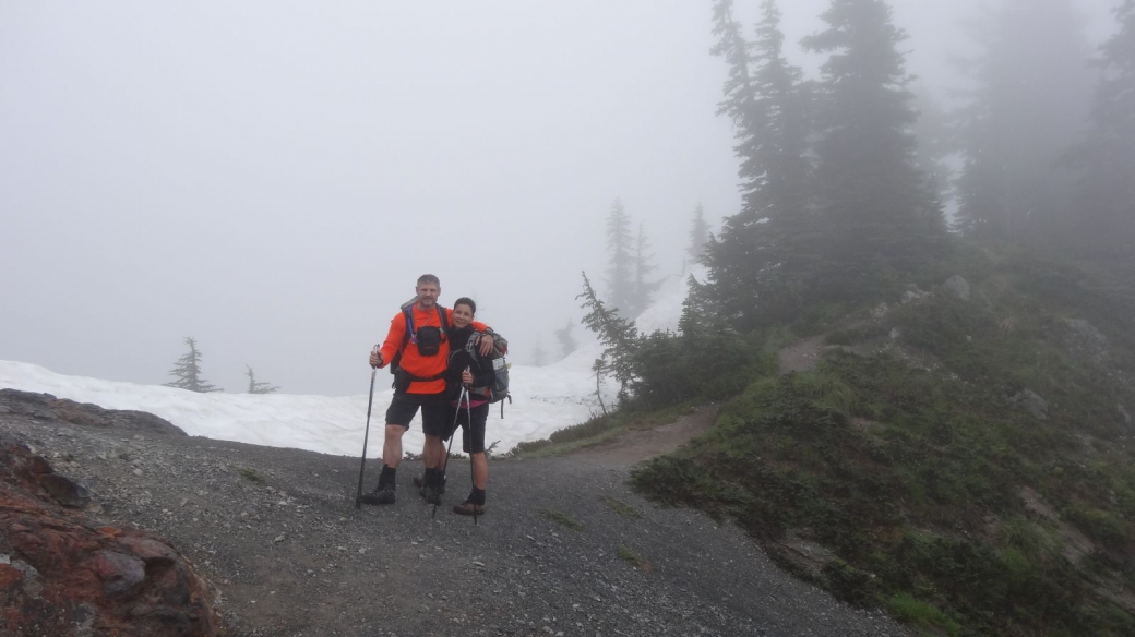Stefano et Marie-Catherine au bout du sentier Eagle Peak Trail, au Mount Rainier National Park.