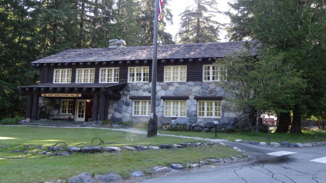 La Ranger Station de Longmire, au Mount Rainier National Park. À Ashford, Washington.