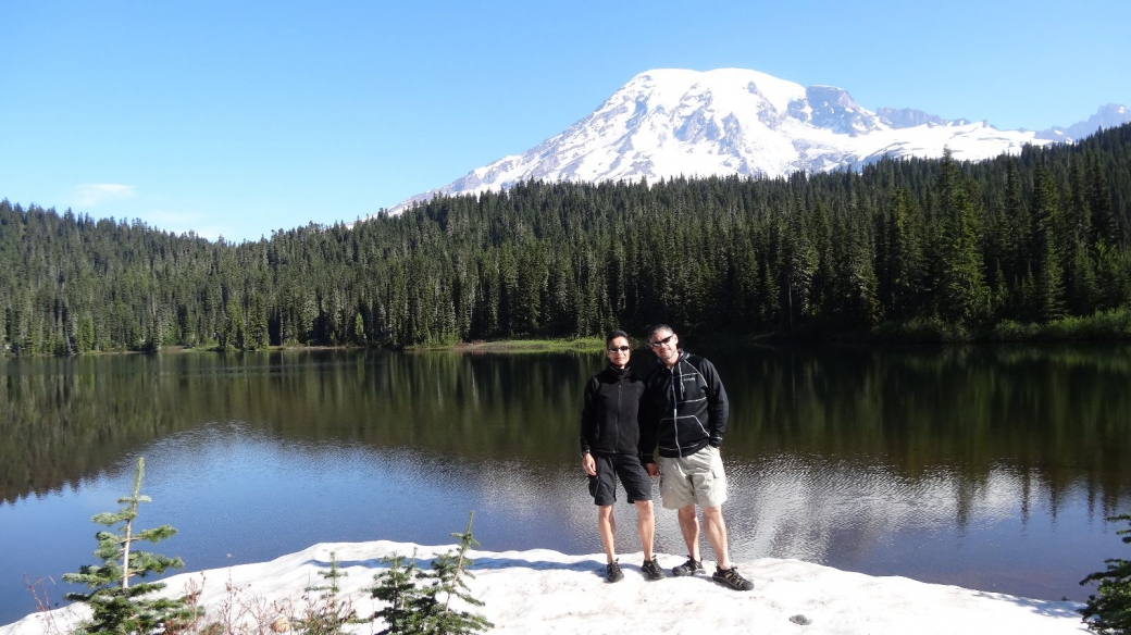 Stefano et Marie-Catherine à Reflection Lakes, au Mount Rainier National Park, Washington.