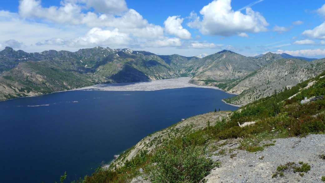 Belle vue sur Spirit Lake, à Windy Ridge, Mount St. Helens National Volcanic Monument.