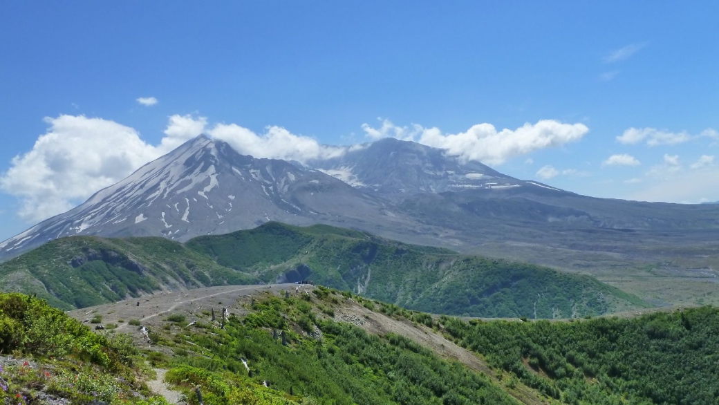 Le Mount St. Helens vu depuis le Windy Ridge.