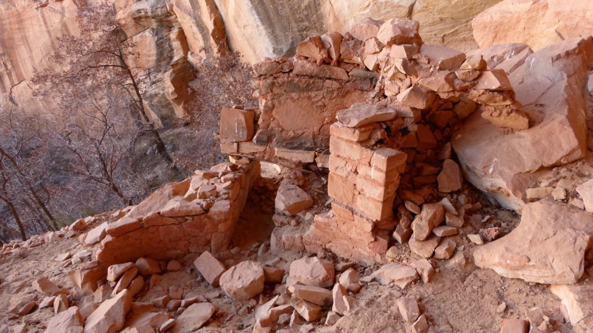 Ballroom Cave Ruins – Cedar Mesa – Utah