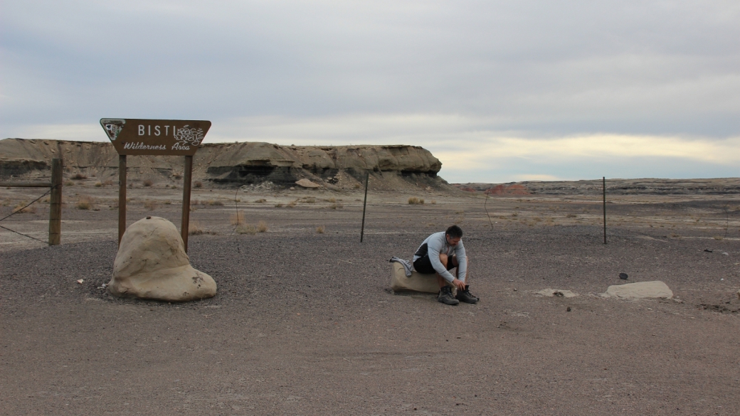 Stefano sur le parking de Bisti Wilderness Area.