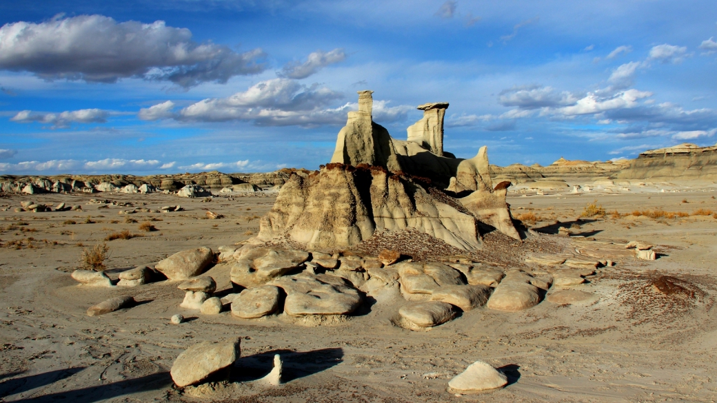 Formations rocheuses étonnantes à Bisti Wilderness Area.