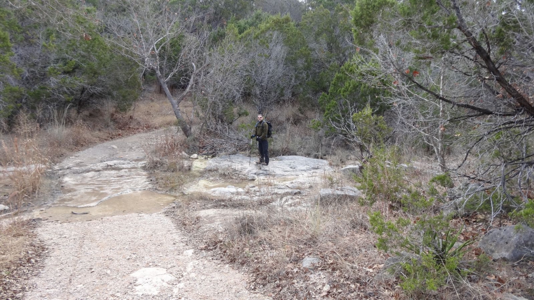 Stefano sur le Wolf Mountain Trail, à Pedernales Falls State Park, Texas.