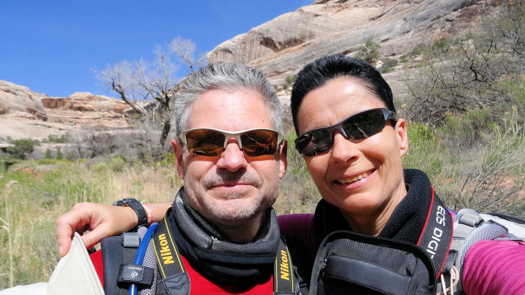 Stefano et Marie-Catherine quelque part dans White Canyon, à Natural Bridges National Monument.