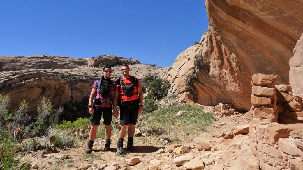 Stefano et Marie-Catherine Dotta à Split Level Ruins - Butler Wash - near Bluff, Utah