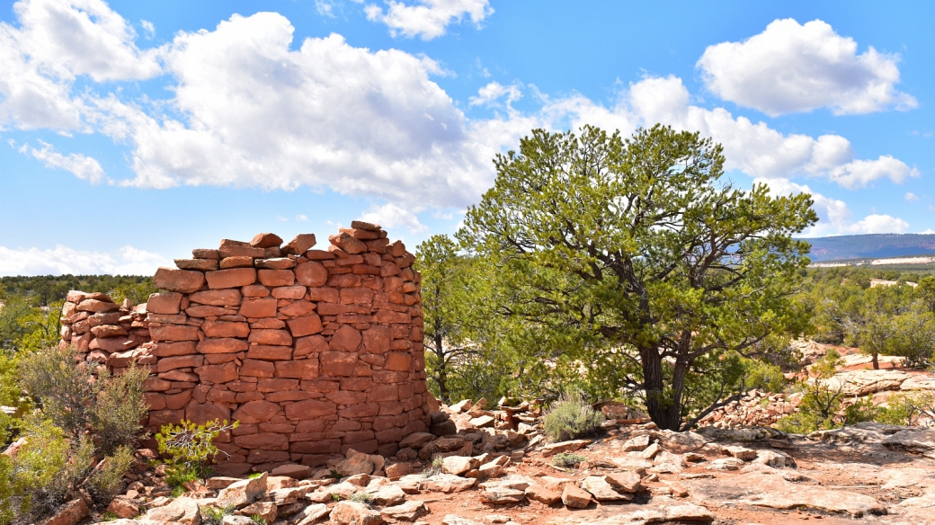 Cave Tower Ruins - Cedar Mesa