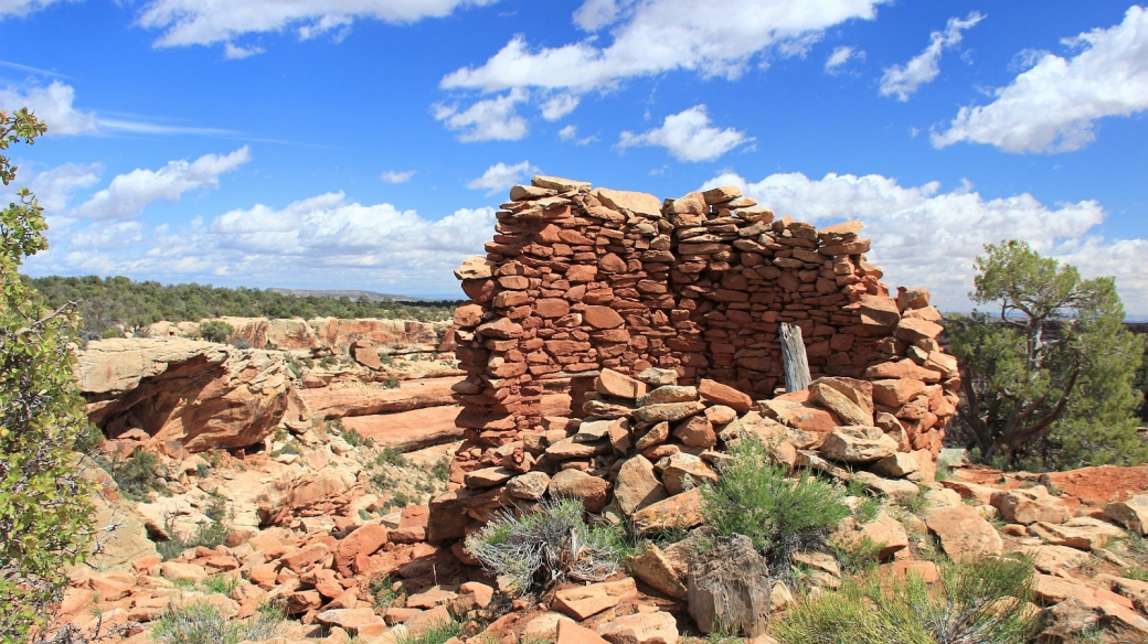 Cave Tower Ruins - Cedar Mesa