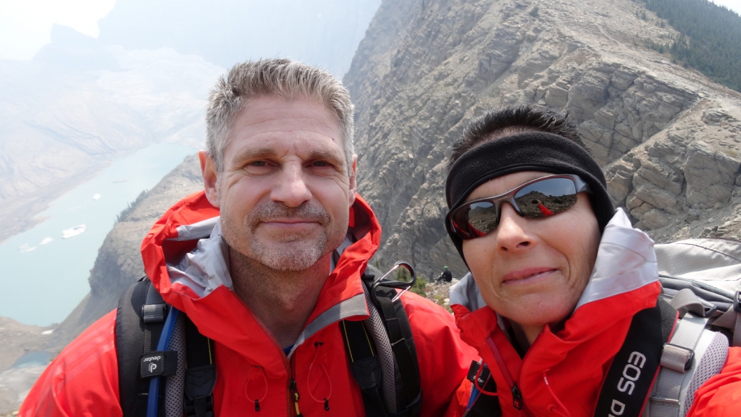 Stefano et Marie-Catherine au Grinnell Glacier Overlook. À Glacier National Park, dans le Montana.