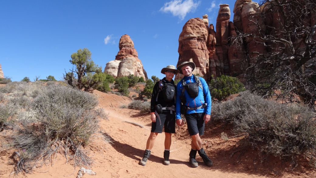 Autoportrait de Stefano et Marie-Catherine à Chesler Park en 2016. Canyonlands National Park, dans l'Utah.