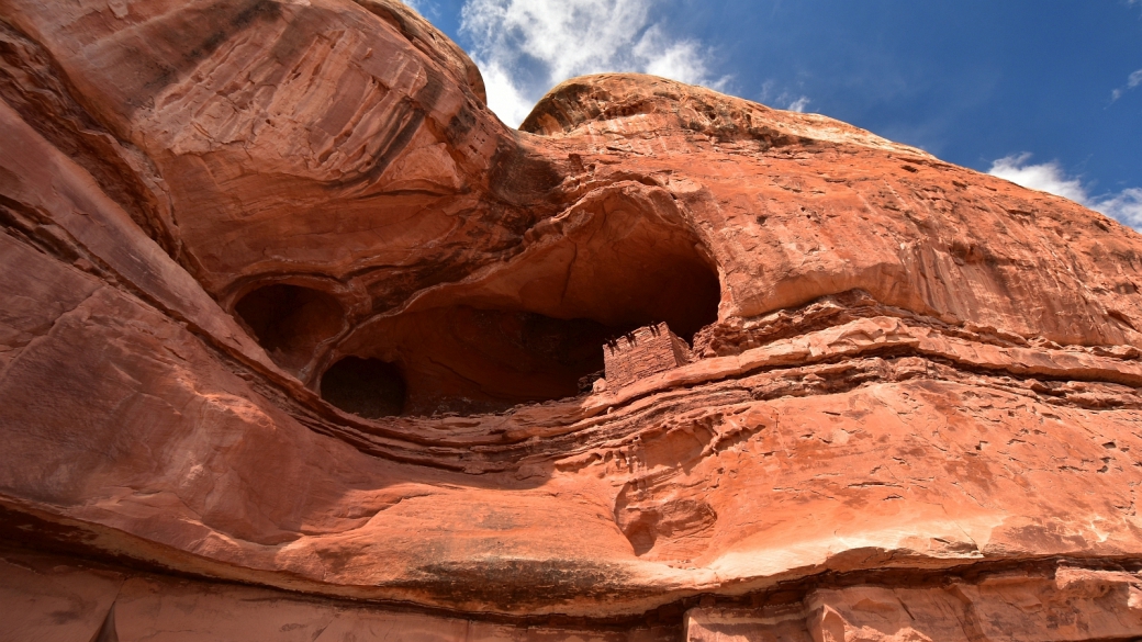 Belle vue sur Tower Ruin, du côté de Horse Canyon, Needles District. À Canyonlands National Park, Utah.