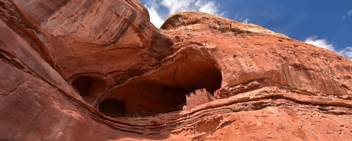 Magnifique vue sur Tower Ruin, du côté de Horse Canyon, Needles District. À Canyonlands National Park, Utah.