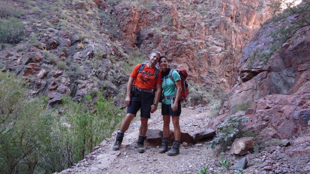 Stefano et Marie-Catherine dans le Box en allant vers le North Rim. Au Grand Canyon, dans l'Arizona.