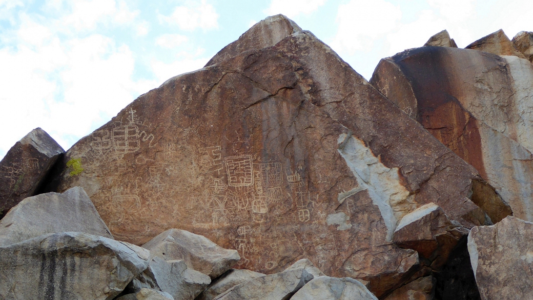Des centaines de pétroglyphes à Grapevine Canyon, près de Laughlin, au sud du Nevada.