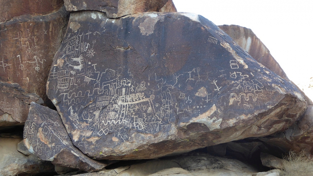 Des pétroglyphes sur le versant ouest à Grapevine Canyon, près de Laughlin, au sud du Nevada.