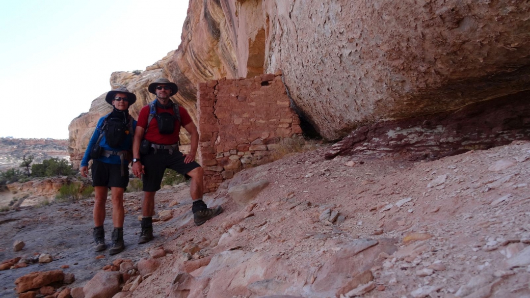 Stefano et Marie-Catherine à Lower Mule Canyon. Près de Blanding, Utah.