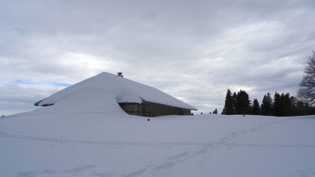 Le chalet du Petit Pré de Rolle sous la neige.