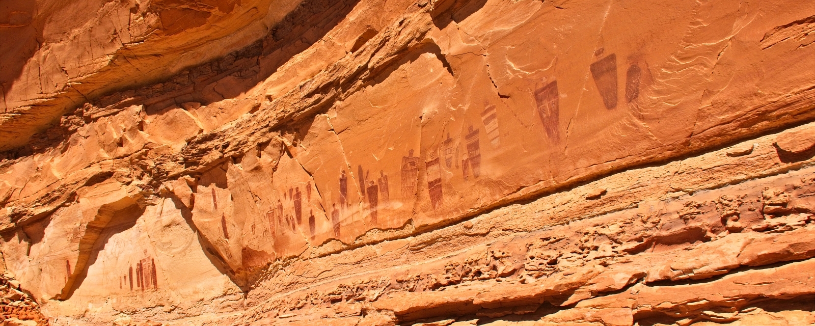 Vue sur le magnifique panneau The Great Gallery. À Horseshoe Canyon, près de Green River, dans l&rsquo;Utah.