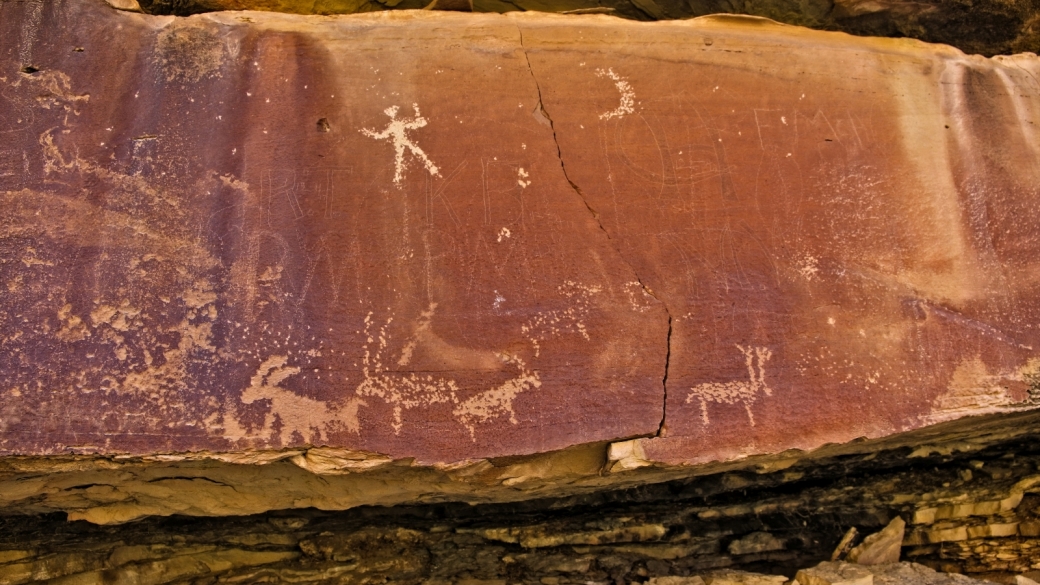 Petit panneau se trouvant à côté du Nefertiti Panel. Près de Green River, dans l'Utah.