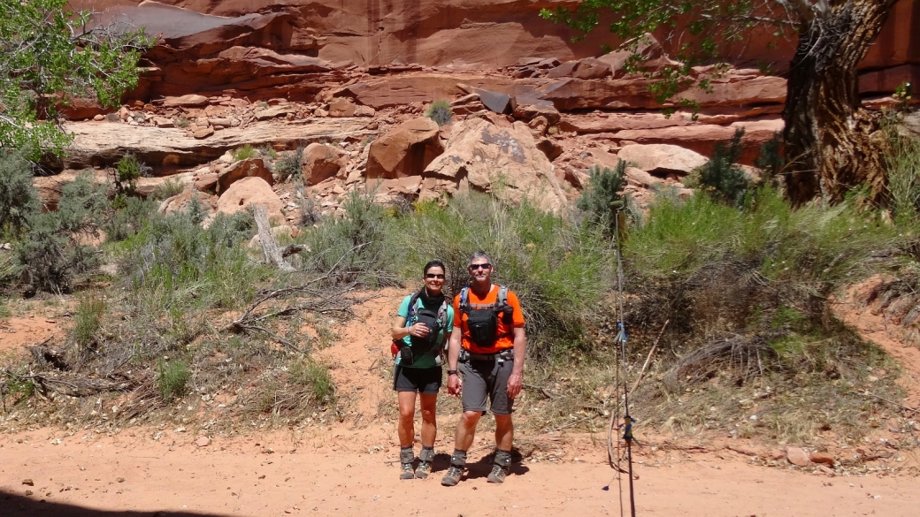 Stefano et Marie-Catherine au Seven Mile Canyon, près du panneau appelé The Guardian.