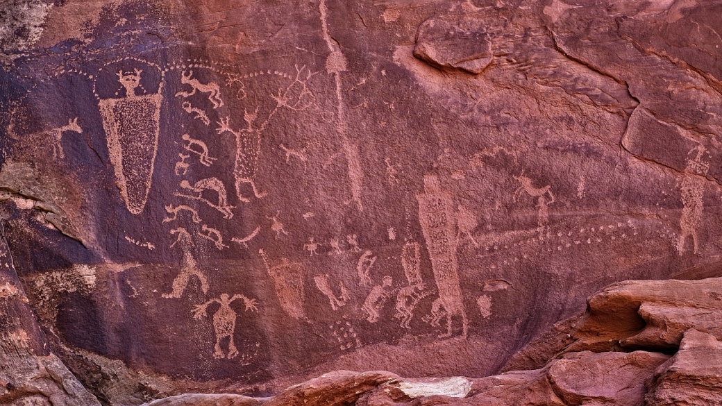 Vue sur le Kokopelli Panel du Seven Mile Canyon, près de Moab, dans l'Utah.