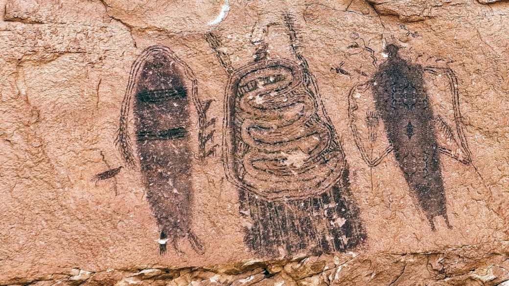 Vue sur Intestine Man Panel, sur la SR 313, en direction de Canyonlands.