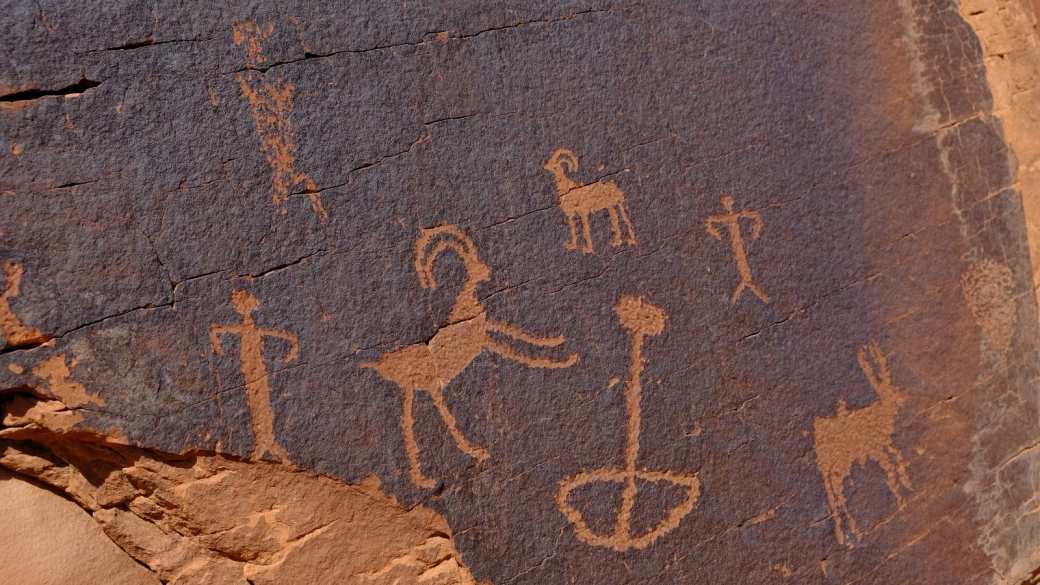 Chèvres et bonhommes le long des Dump Panels, à Moab.