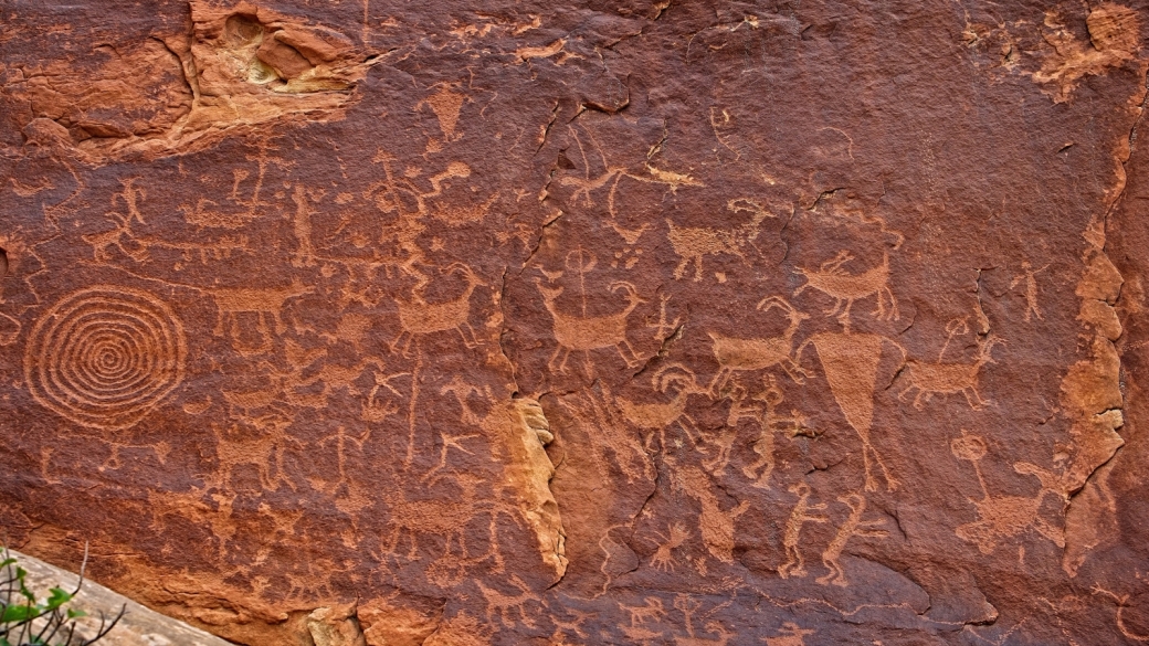 Des bêtes à corne transpercées du Atlatl Panel, à Natural Bridges National Monument.