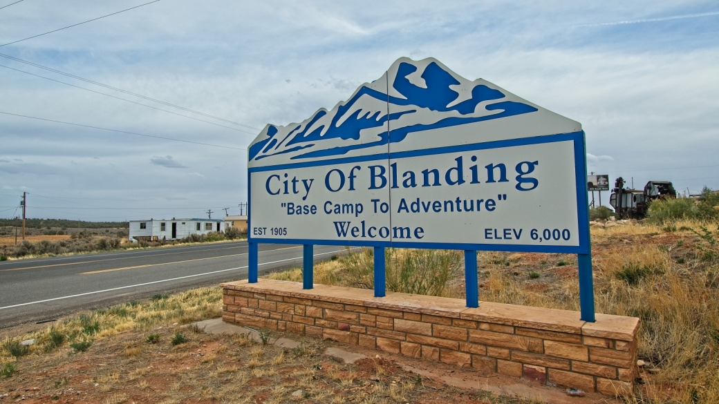 Panneau à l'entrée de Blanding lorsque l'on vient du nord, par Moab.