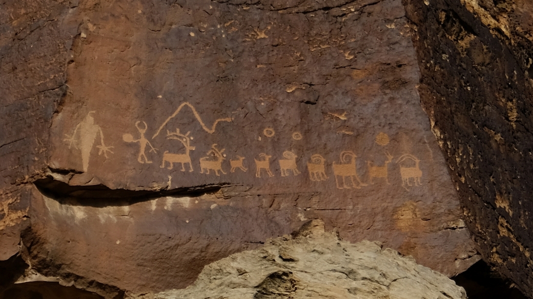 Zoom sur le Santa Panel, un panneau inaccessible qui se trouve à Nine Mile Canyon, dans l'Utah.