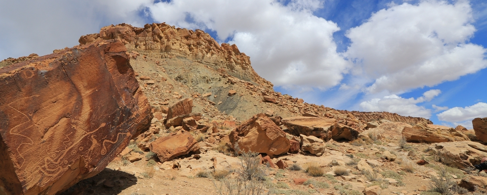 Le Snake Panel aux pieds du Molen Reef, sur la Moore Cutoff Road, dans l&rsquo;Utah.