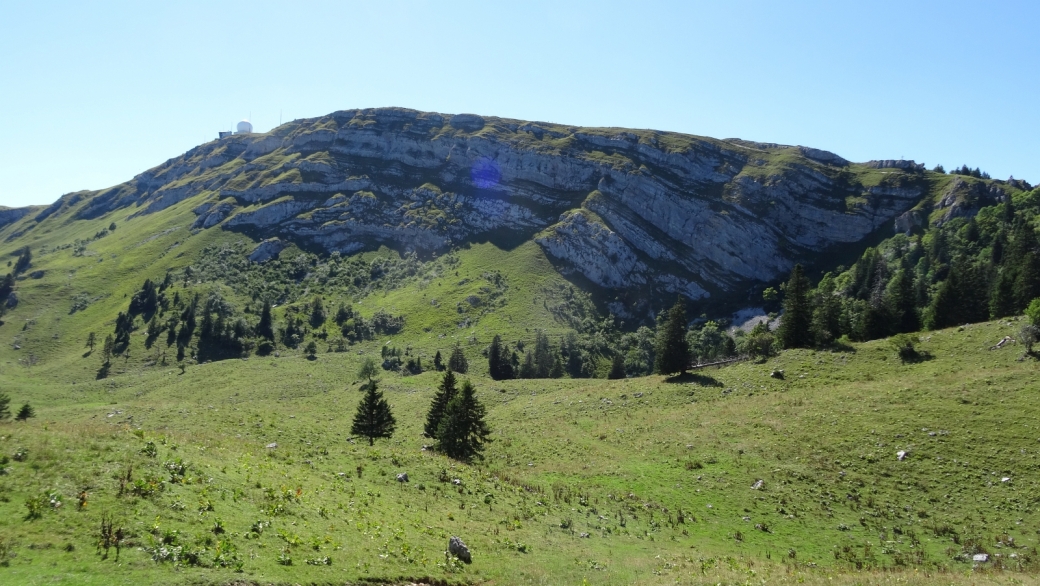 Vue de La Dôle depuis le sentier qui mène à La Barillette.