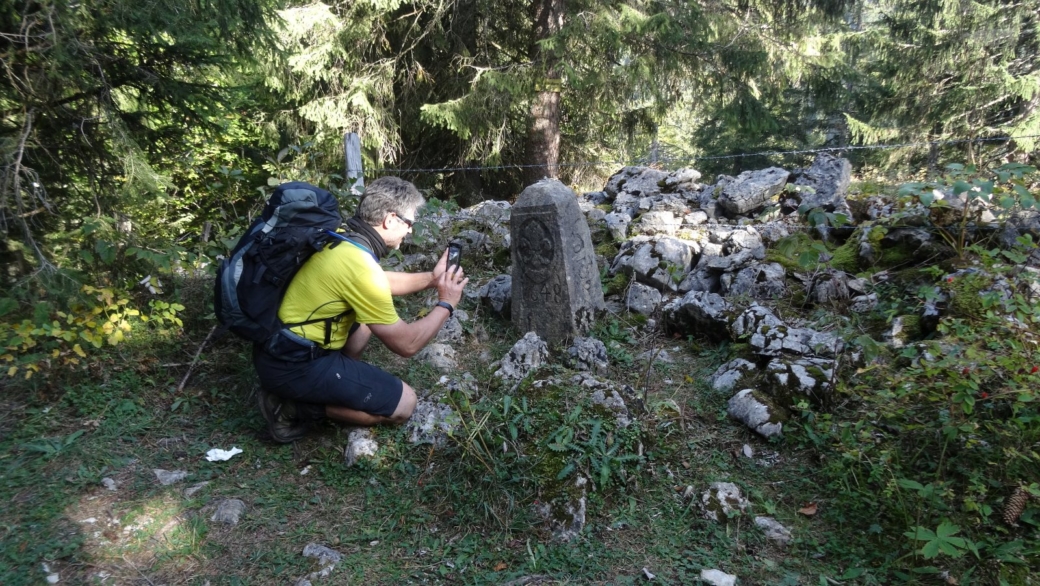 Ancienne borne datant de 1640 délimitant jusqu'en 1862, la frontière entre la France et la Suisse.