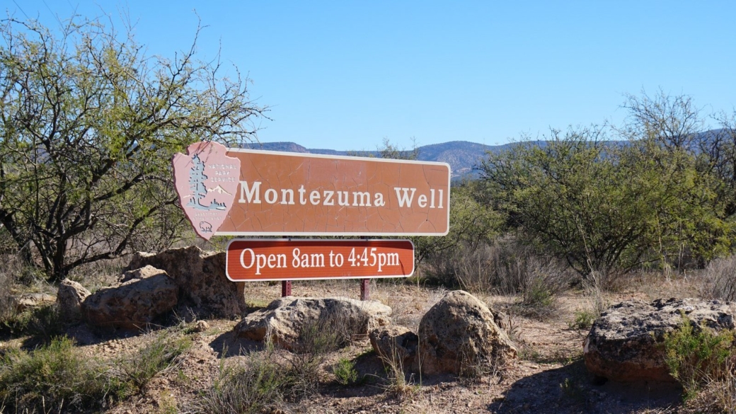 Panneau à l'entrée du Montezuma Well, une unité détachée du Montezuma Castle National Monument.